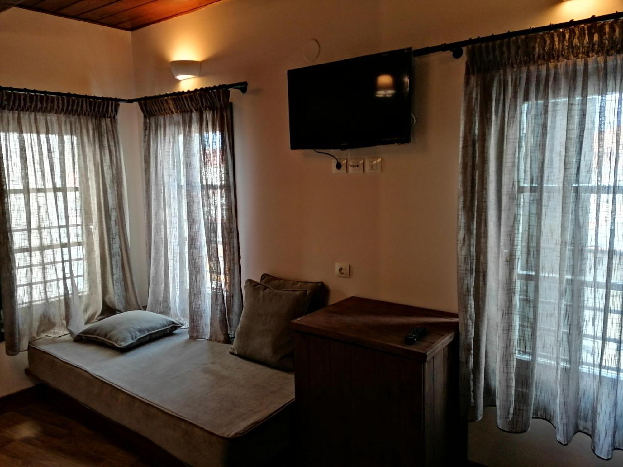 Riverbed Traditional Guest House لِتوخورو الغرفة الصورة